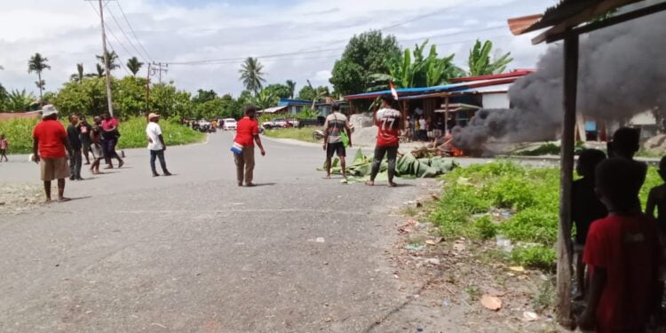 Pengumuman PPPK Berbuntut Massa Blokade Jalan Di Manokwari Selatan