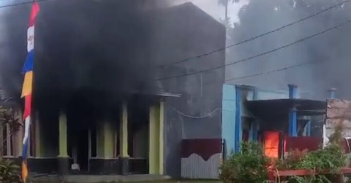 Protes Pengumuman PPPK, Bakar Kantor BKPSDM Manokwari Selatan