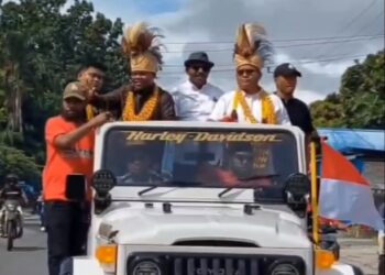 Tiba Di Manokwari, Pasangan Hero Disambut Dan Diarak Keliling Kota