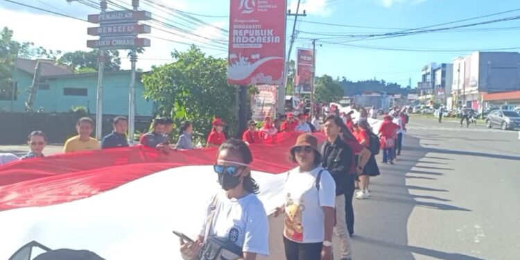 Manokwari Pecahkan Rekor Dunia Muri Pembentangan Bendera Merah Putih 