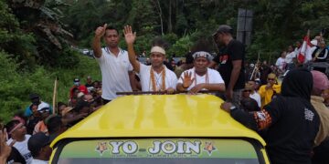 Yo-Join Digandeng Ribuan Pendukung Daftar Diri Ke KPUD Teluk Bintuni
